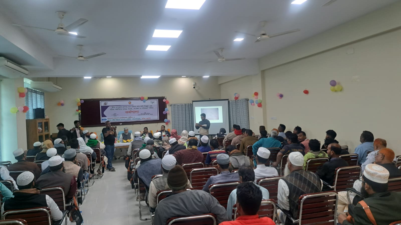 মেহেরপুরে “কাঁচা চামড়ার গুণগত মান রক্ষায় লেস-কাট নিয়ন্ত্রণ এবং সঠিক পদ্ধতিতে চামড়া সংগ্রহ, সংরক্ষণ ও পরিবহন” শীর্ষক কর্মশালা অনুষ্ঠিত