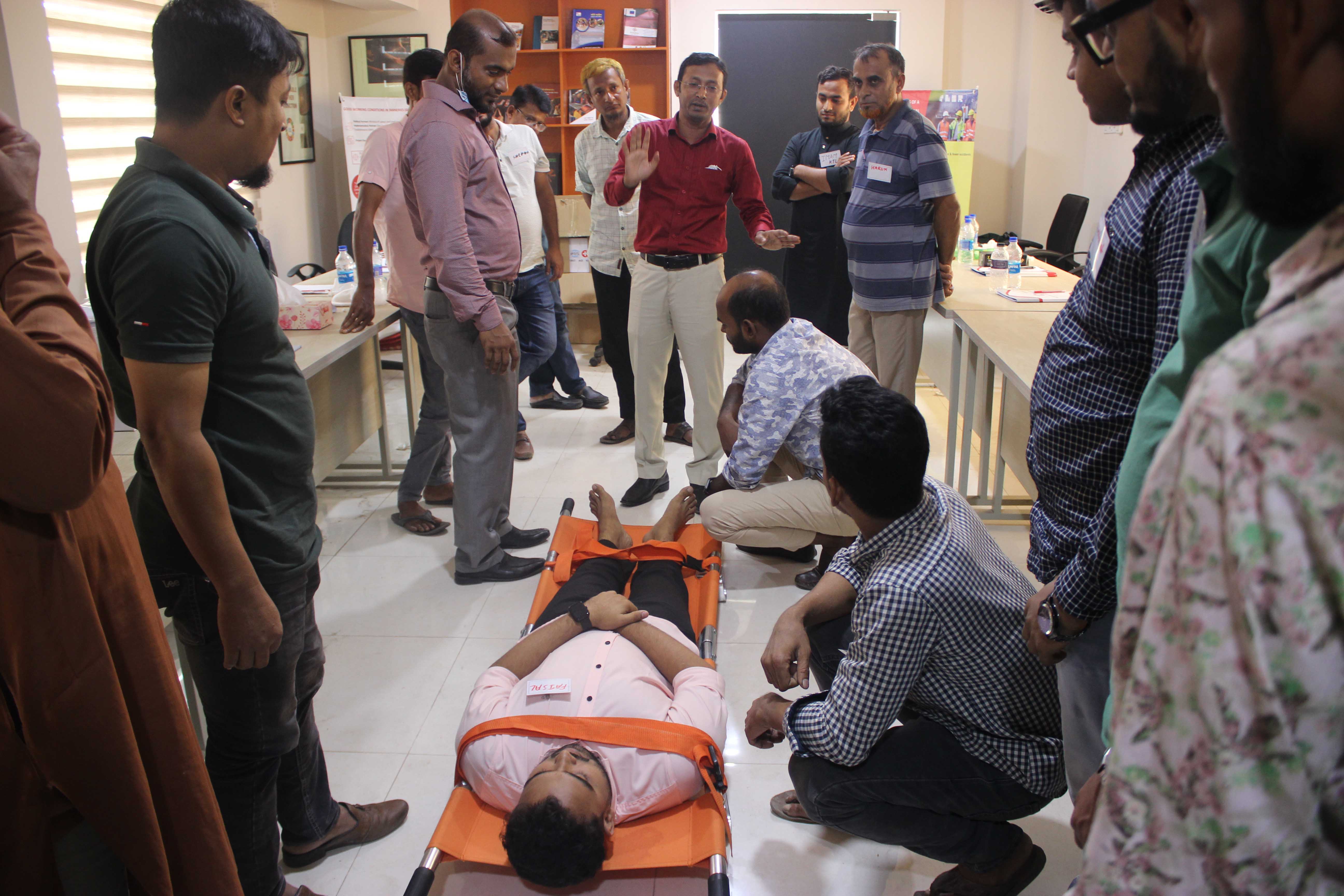“Introductory training on First Aid” বিষয়ে দিনব্যাপি প্রশিক্ষন অনুষ্ঠিত photo